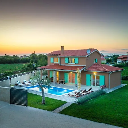 Matea Villa *