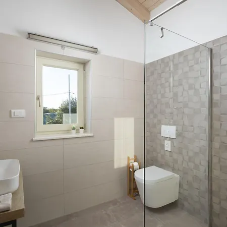 Vila Matea Orbanići