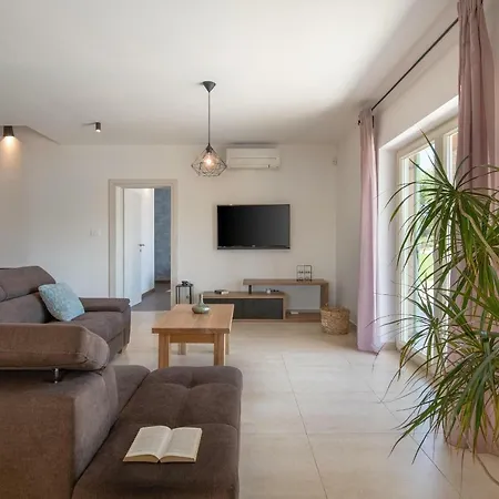 Matea Villa Orbanici