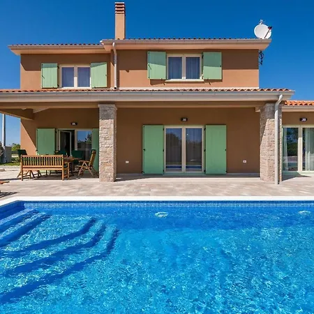 Matea Villa *